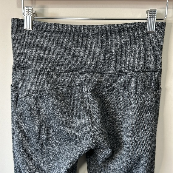 ATHLETA HERRINGBONE MERCER TIGHT Black Legging Workout Sz XS - Picture 11 of 15
